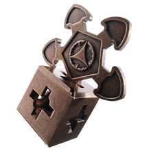 Load image into Gallery viewer, Hanayama - Brain Teasers - Huzzle - Cast O'Gear Puzzle Game - Difficulty Level 3 of 6
