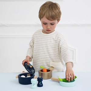 Le Toy Van - Pretend Play - Pots and Pans - Kitchen Accessories Set